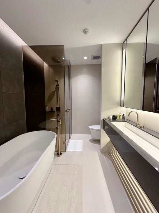 Simplex · Floor 16 · 93 sqm — 15