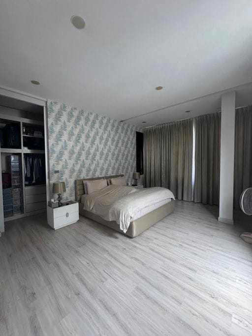 7 Bed · 650 sqm — 11
