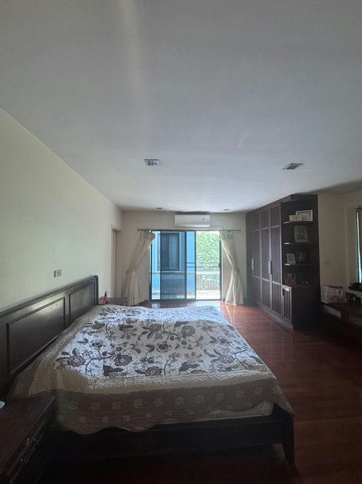 7 Bed · 650 sqm — 12