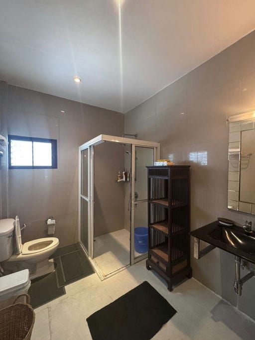 7 Bed · 650 sqm — 8