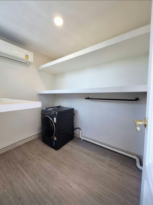 Penthouse · Floor 35 · 276 sqm — 12