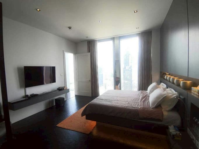 Simplex · Floor 33 · 146 sqm