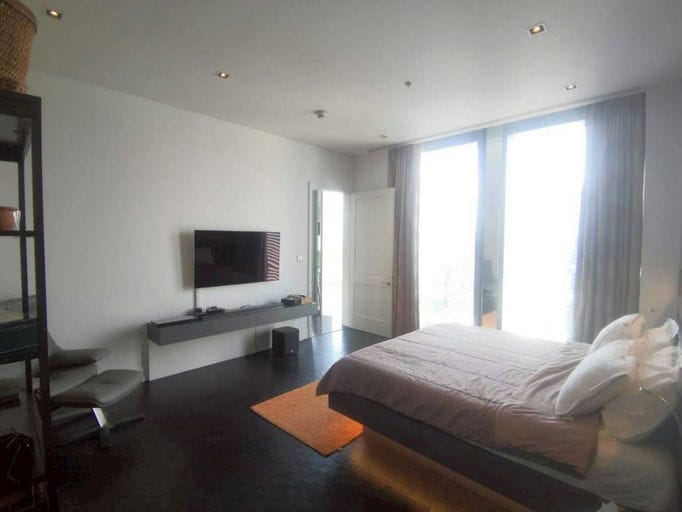 Simplex · Floor 33 · 146 sqm — 2