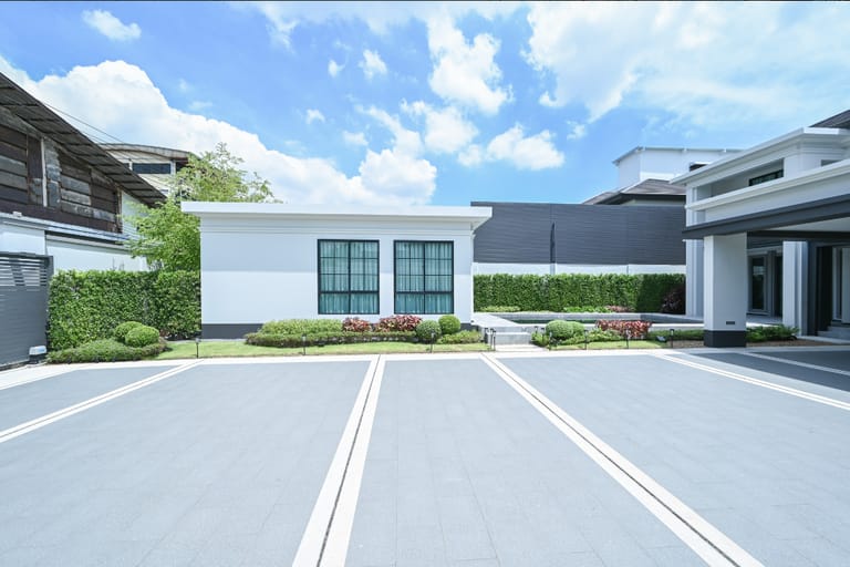 4 Bed · 364 sqm — 4