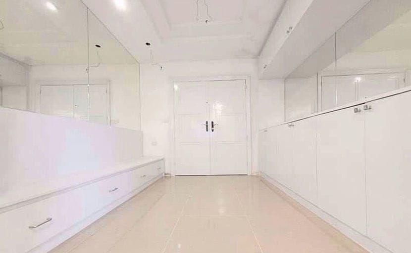 Simplex · Floor 12 · 220 sqm — 6