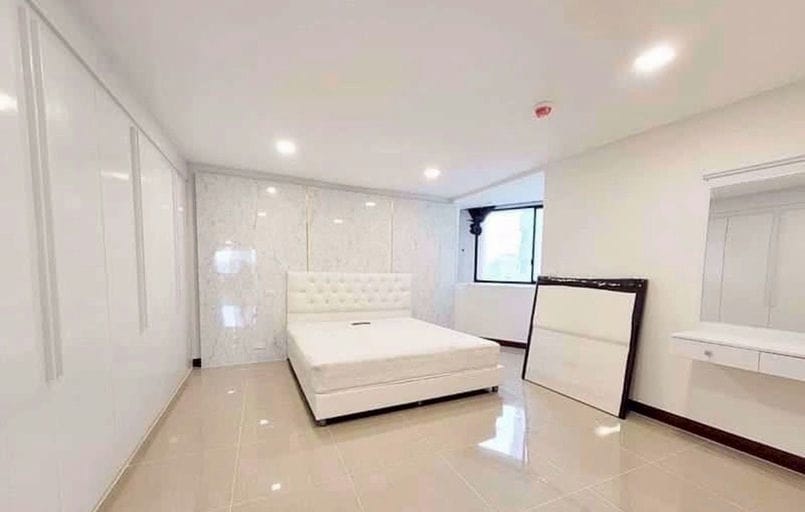 Simplex · Floor 12 · 220 sqm — 7