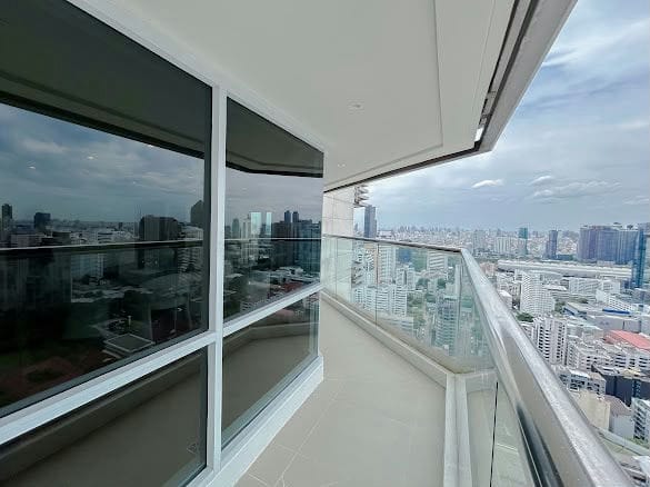 Penthouse · Floor 43-44 · 220 sqm — 9