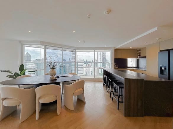 Penthouse · Floor 43-44 · 220 sqm — 7