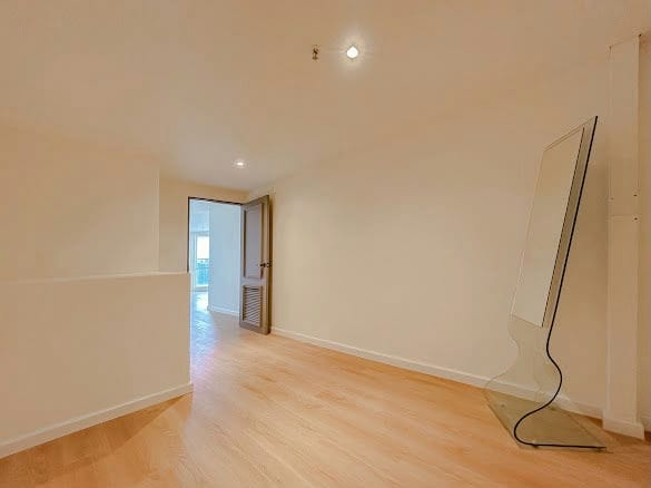 Penthouse · Floor 43-44 · 220 sqm — 27