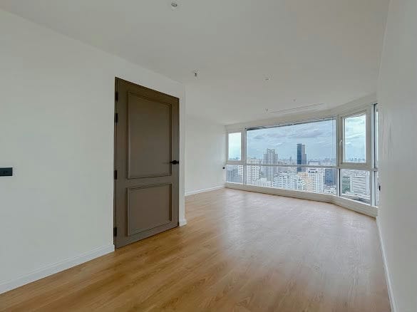 Penthouse · Floor 43-44 · 220 sqm — 29