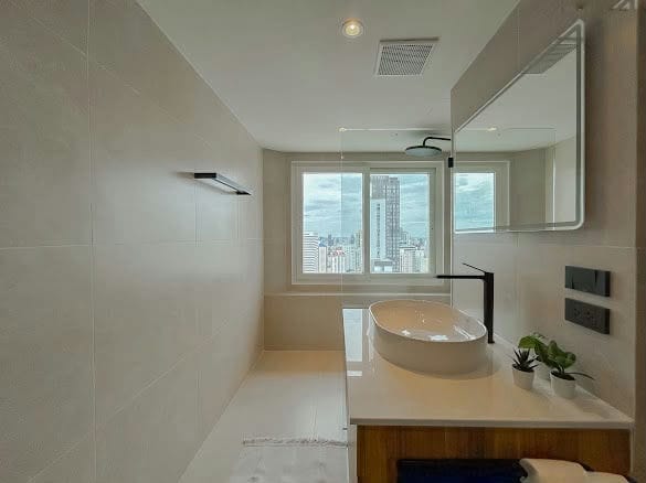 Penthouse · Floor 43-44 · 220 sqm — 32