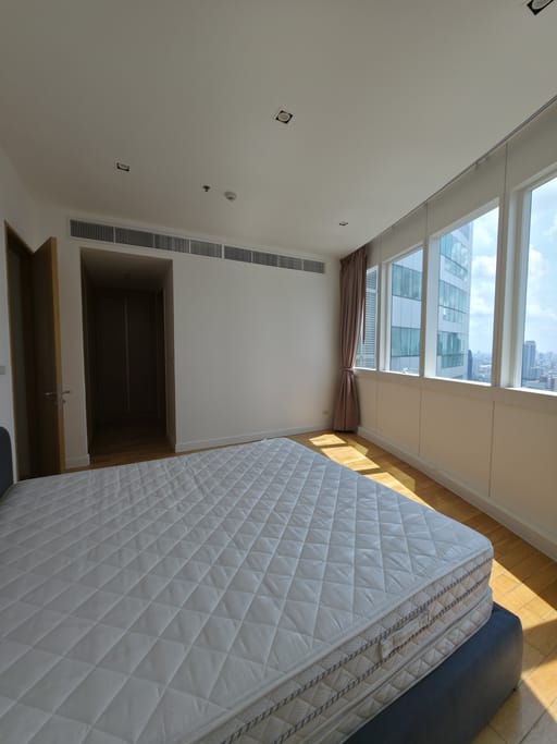Simplex · Floor 36 · 128 sqm — 12