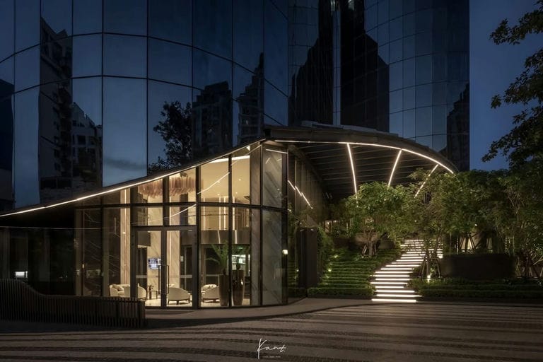 Aestiq Thonglor — 17