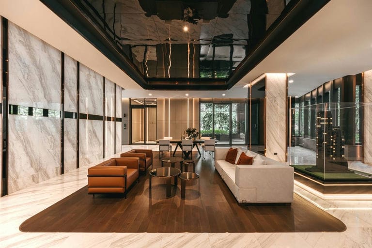 Aestiq Thonglor — 8