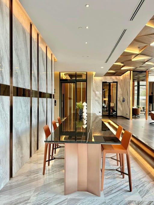 Aestiq Thonglor — 13